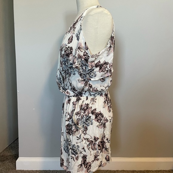 Spring time romper - Picture 2 of 5